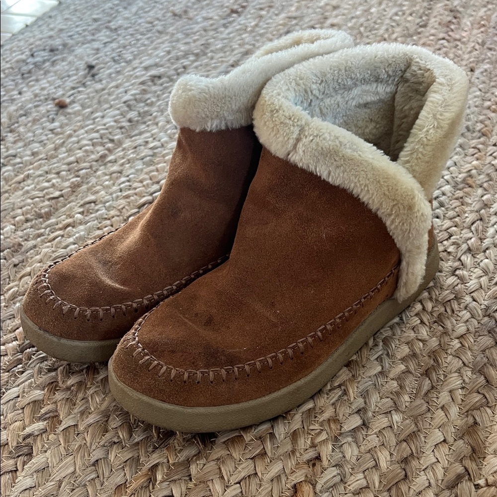 Cozy Brown Suede Sanuk Boots with Cream Fur Lining Women's size 6.5 GUC